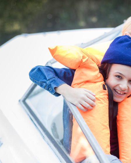 Embarquer à la côte avec des enfants sans stress : mission possible